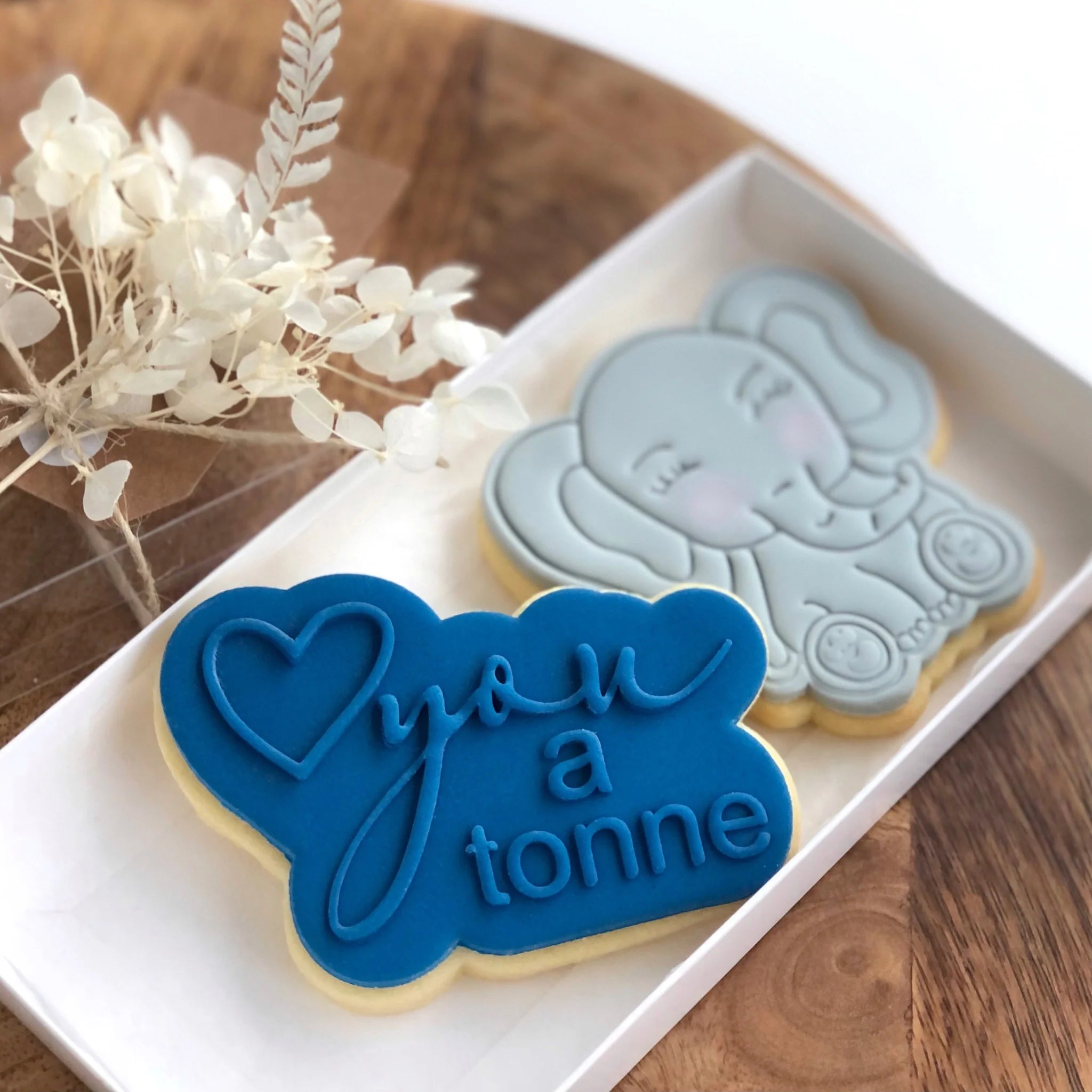"Love You a Tonne" With Matching Cutter